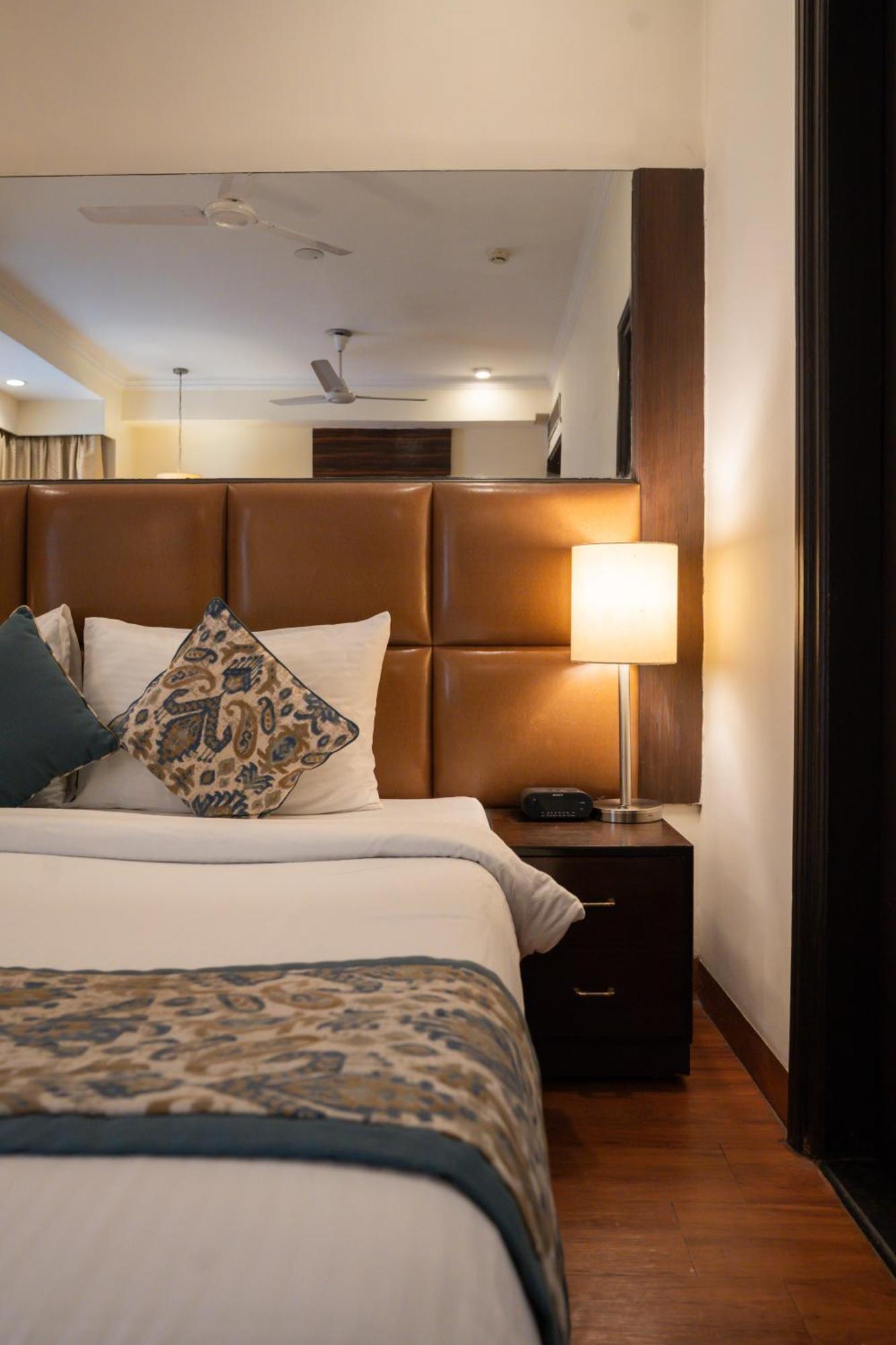 Ahuja Residency Cyber City II Gurgaon Exterior foto