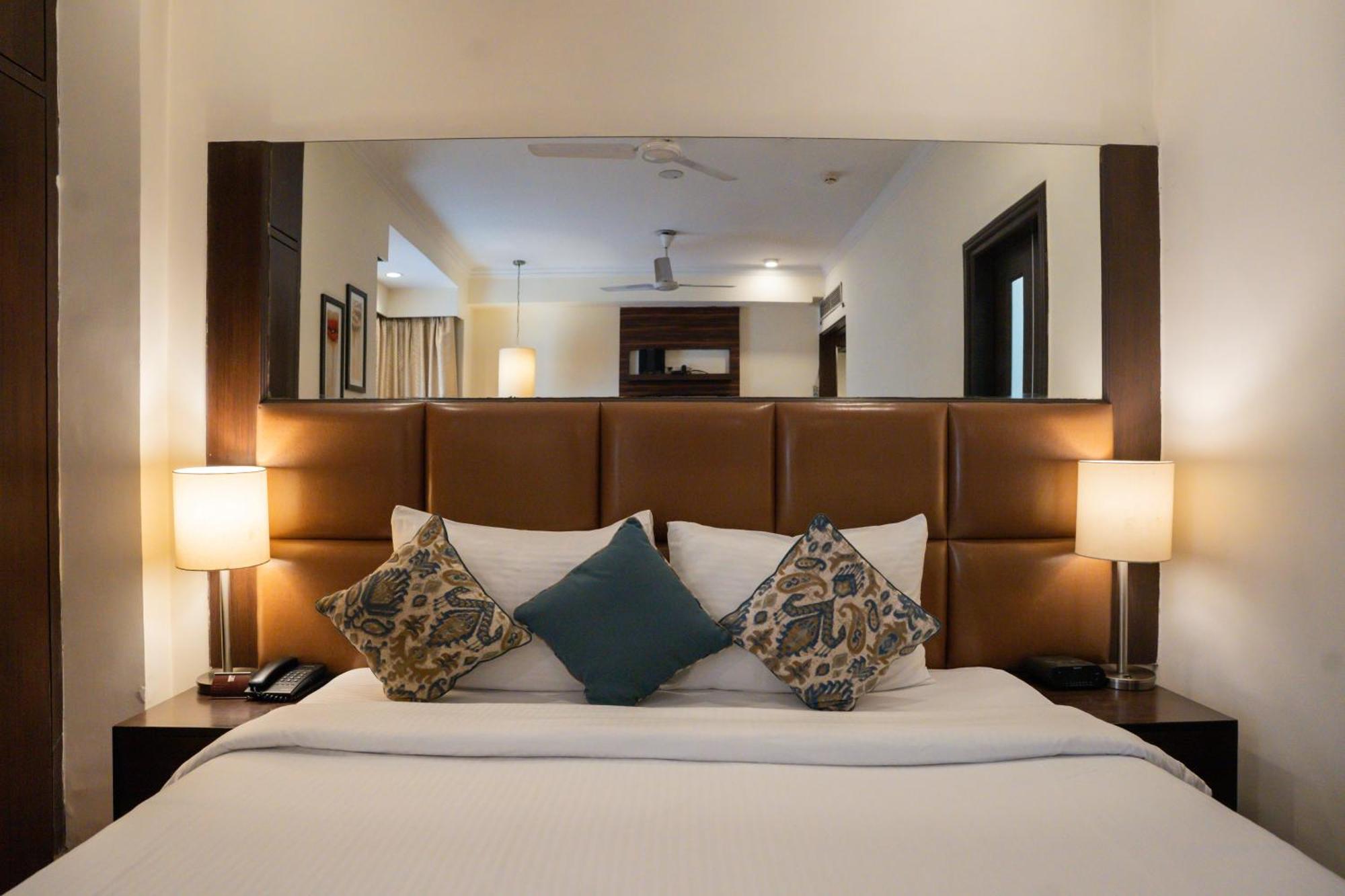 Ahuja Residency Cyber City II Gurgaon Exterior foto