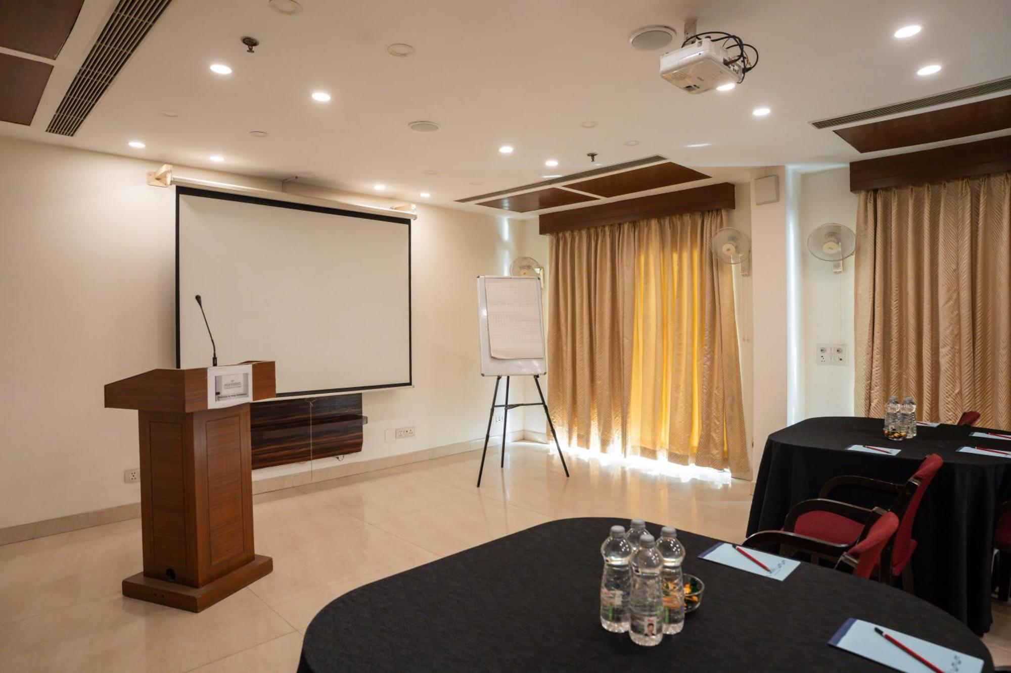 Ahuja Residency Cyber City II Gurgaon Exterior foto