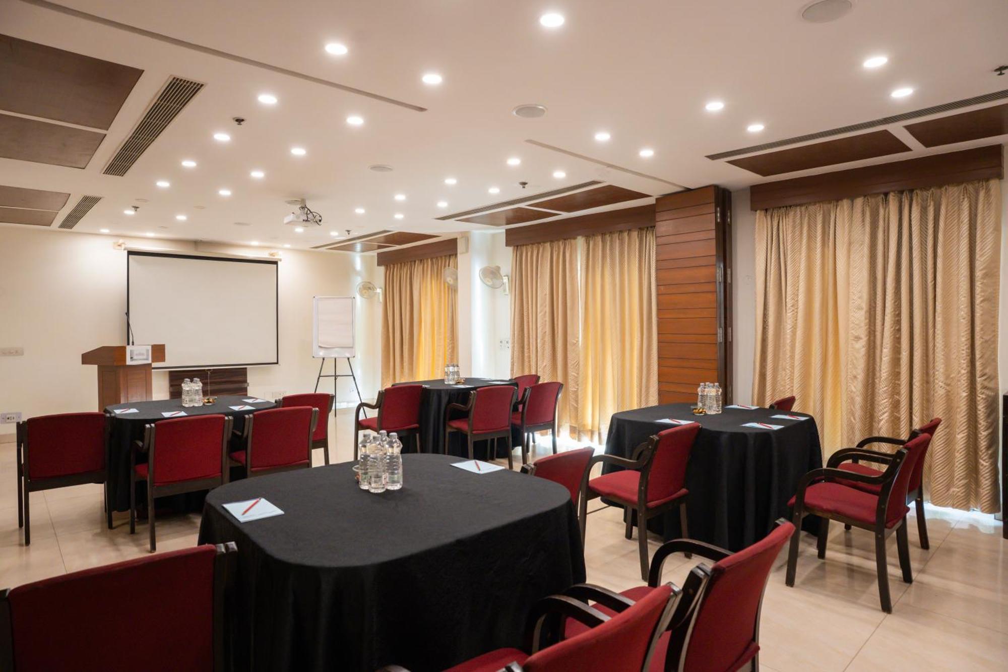Ahuja Residency Cyber City II Gurgaon Exterior foto