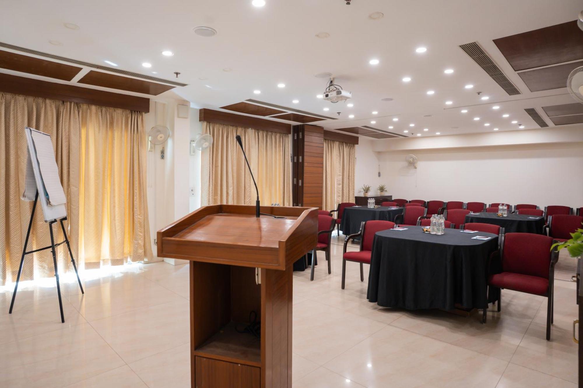 Ahuja Residency Cyber City II Gurgaon Exterior foto